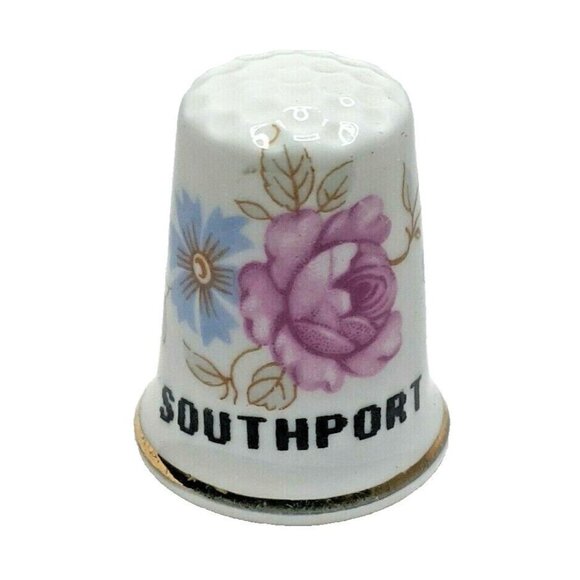 Vintage Southport Wild Rose Souvenir Collectors Bone China Thimble - Picture 1 of 6